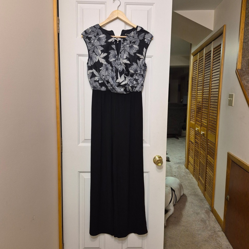 SC Society Black White Floral Wide Leg Jumpsuit Size 4 Sleeveless V-Neck Formal